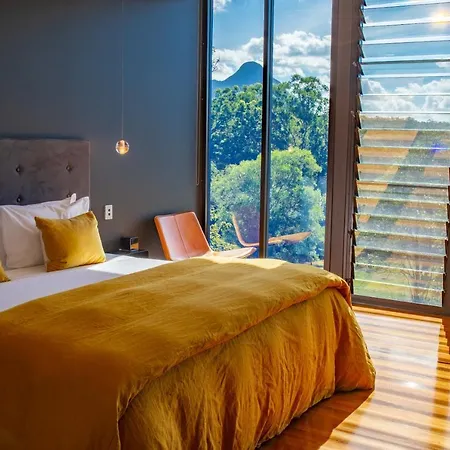 Glass On Glasshouse Glass House Mountains Exterior photo