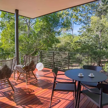 Glass On Glasshouse Glass House Mountains Exterior photo