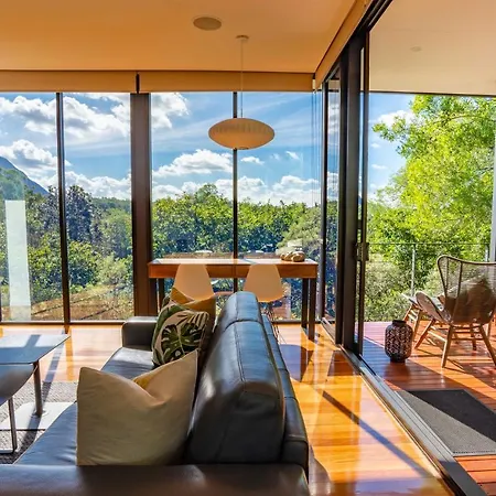 Glass On Glasshouse Glass House Mountains Exterior photo